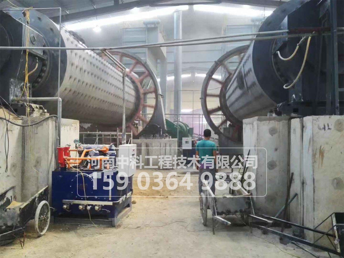 球磨機生產現(xiàn)場 